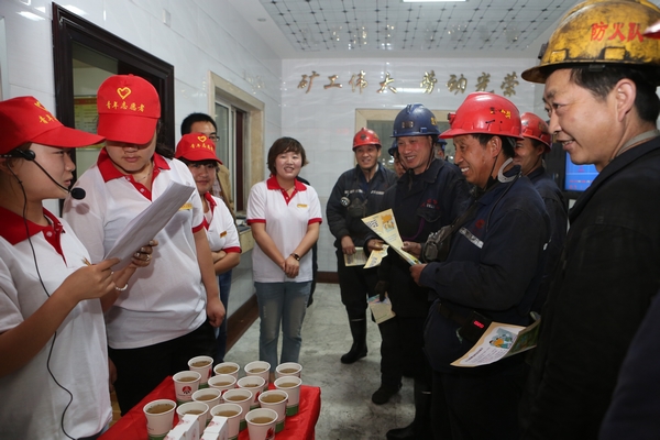 安全問(wèn)答現(xiàn)場(chǎng)氣氛熱烈 安全問(wèn)答現(xiàn)場(chǎng)氣氛熱烈