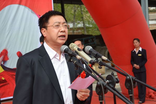 副總經理薛鳴宣布設備運轉開始 副總經理薛鳴宣布設備運轉開始