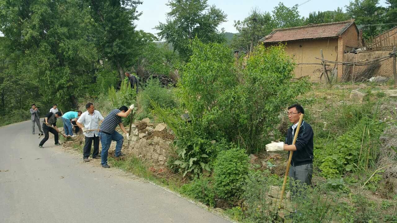 廣大干群齊動手清理雜物,勞動熱情高漲 廣大干群齊動手清理雜物,勞動熱情高漲