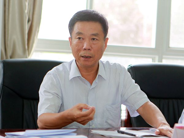 陜煤團(tuán)公司董事、副總經(jīng)理閔龍在會上講話 陜煤團(tuán)公司董事、副總經(jīng)理閔龍在會上講話