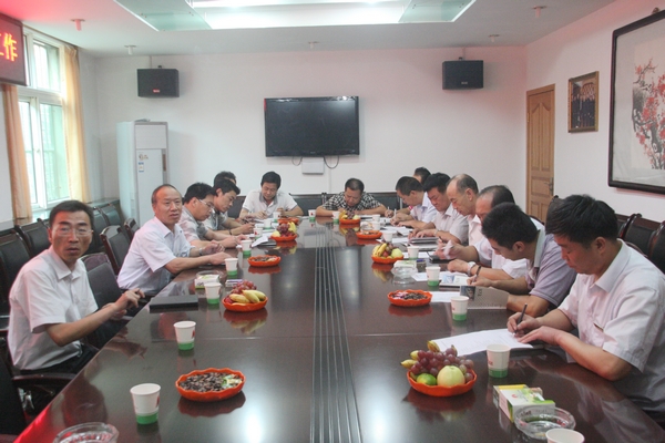 陜煤化實業(yè)集團的工作人員發(fā)放測評表進行服務(wù)滿意度調(diào)查 陜煤化實業(yè)集團的工作人員發(fā)放測評表進行服務(wù)滿意度調(diào)查