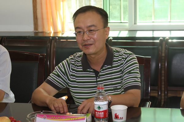 省國(guó)資委黨風(fēng)室主任魏國(guó)林在會(huì)上講話(huà)