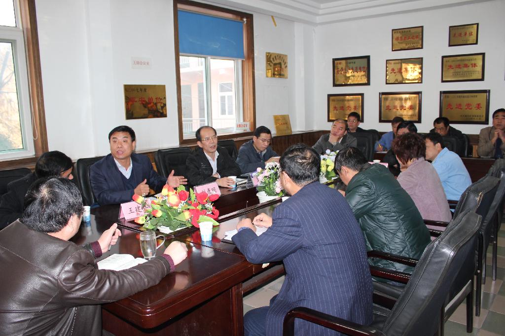該廠安監(jiān)處長匯報(bào)工作 該廠安監(jiān)處長匯報(bào)工作