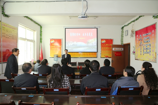 6. 現(xiàn)場觀摩了被譽(yù)為“鋼鐵之隊(duì)”的該礦綜采隊(duì)《鑄鋼鐵雄師 展英豪風(fēng)采》情況介紹 6. 現(xiàn)場觀摩了被譽(yù)為“鋼鐵之隊(duì)”的該礦綜采隊(duì)《鑄鋼鐵雄師 展英豪風(fēng)采》情況介紹