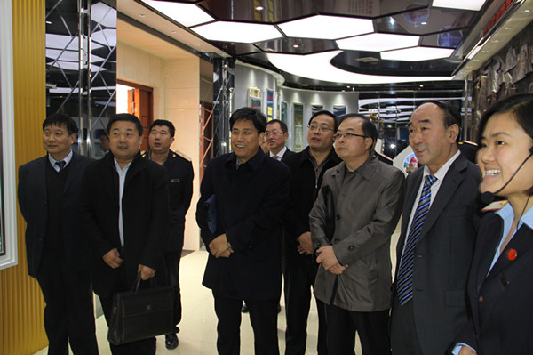 參觀企業(yè)文化展廳 參觀企業(yè)文化展廳