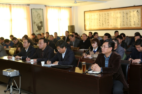 與會人員認真聽講 與會人員認真聽講