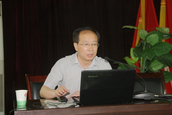 淮南國(guó)家瓦斯治理中心項(xiàng)目部經(jīng)理周其同為現(xiàn)場(chǎng)授課 淮南國(guó)家瓦斯治理中心項(xiàng)目部經(jīng)理周其同為現(xiàn)場(chǎng)授課